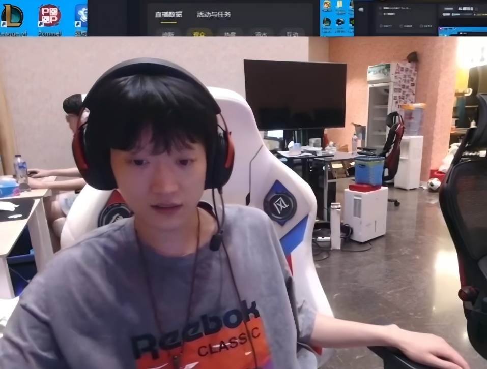 Faker深夜直播中单对决，辅助Kael仍在Rank中引发热议！